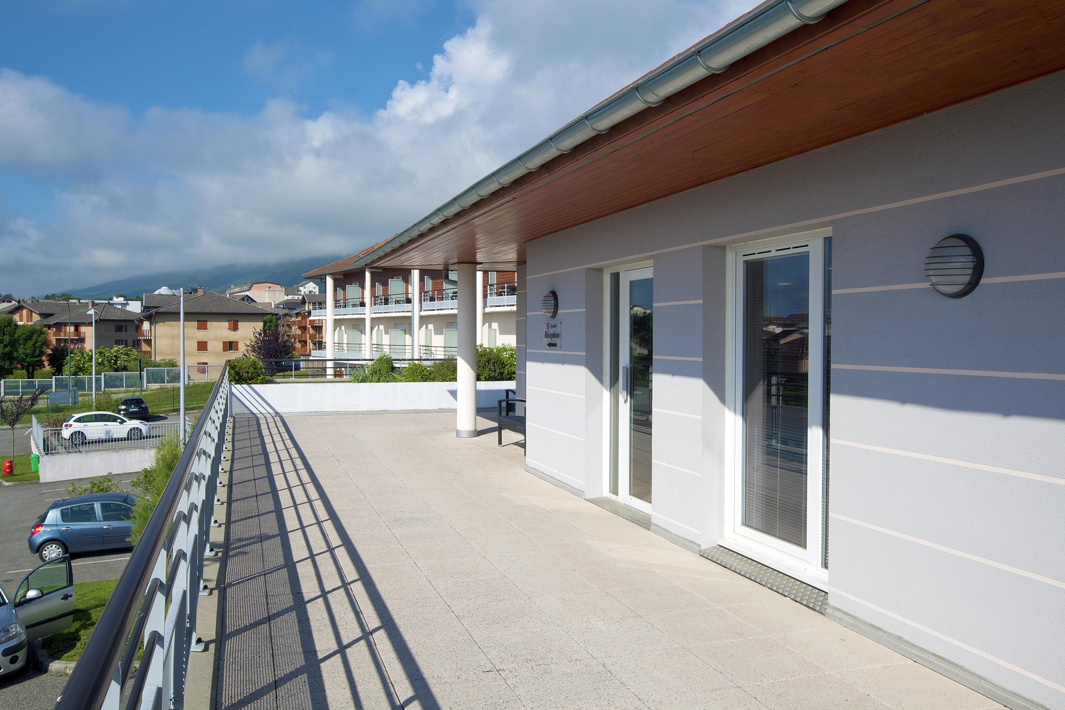 Sejours & Affaires Geneve Gex Les Rives Du Leman Aparthotel Exterior photo