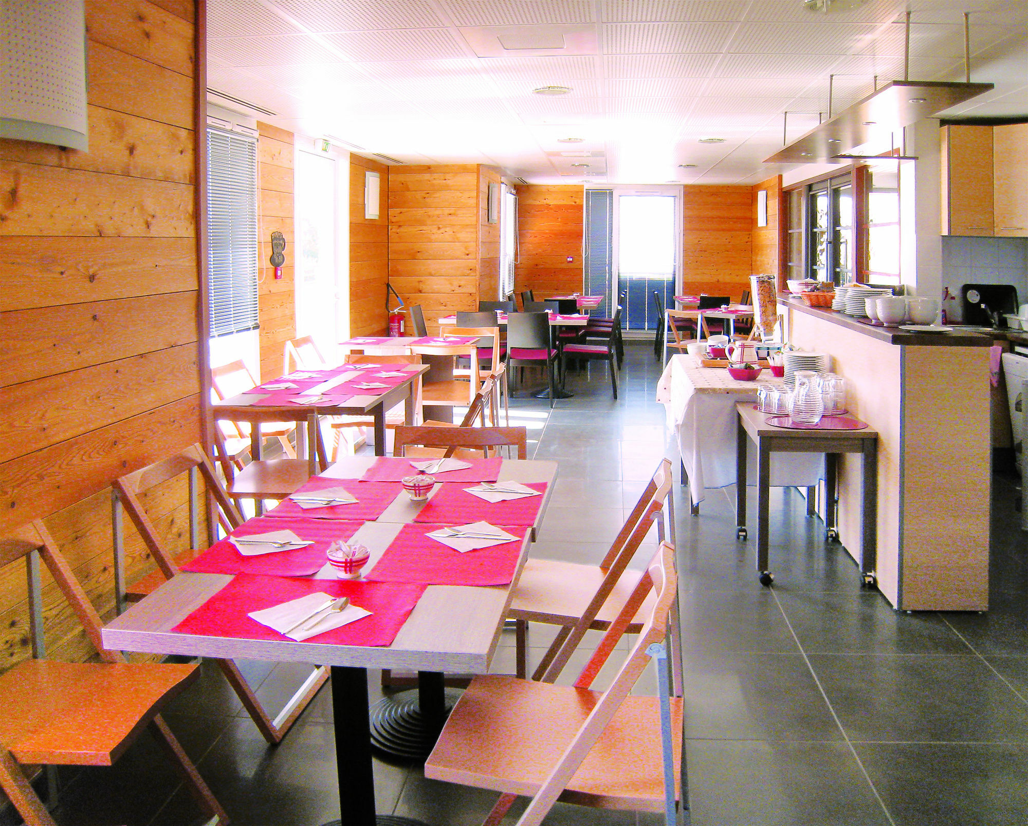 Sejours & Affaires Geneve Gex Les Rives Du Leman Aparthotel Exterior photo